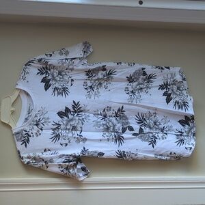 PacSun Floral Print Women's Top - Black and White Size Small